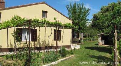 Stara murva, privatni sme&scaron;taj u mestu Fažana, Hrvatska