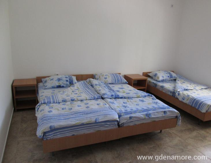 TROKREVETNA SOBA SA POGLEDOM NA MORE