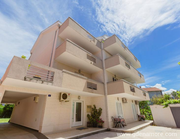 Rosic Apartmani Tivat