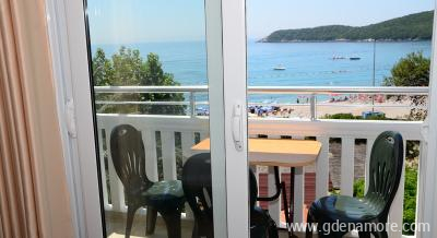 Galija Jaz, zasebne nastanitve v mestu Jaz, Črna gora