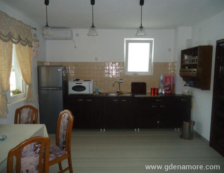 Dvosoban stan-kuhinja