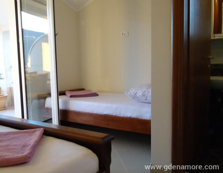 Trokrevetni studio br.6