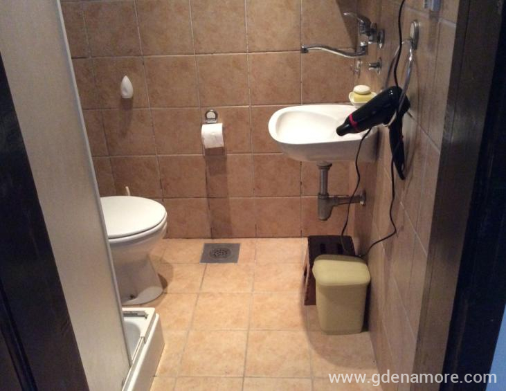 Kupatilo 2 u prizemlju