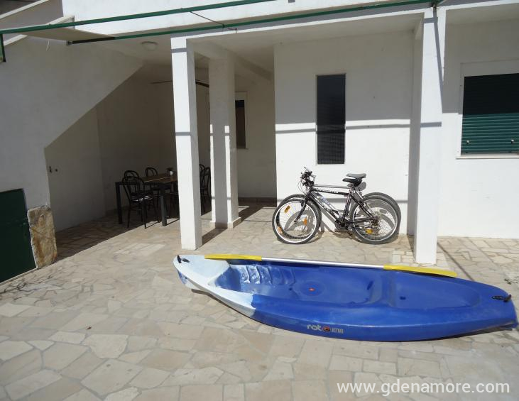 Dvori&amp;amp;scaron;te