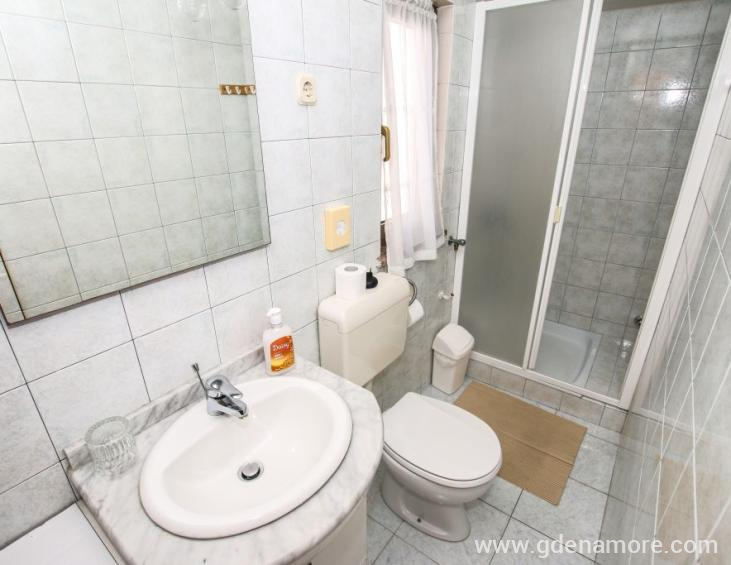 Toalet sa tu&scaron;em