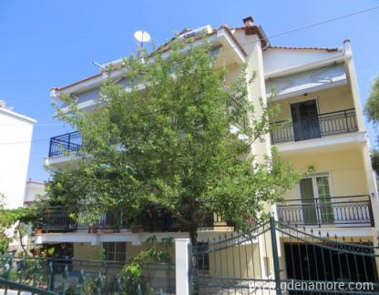 Drakontis Studios, &epsilon;&nu;&omicron;&iota;&kappa;&iota;&alpha;&zeta;ό&mu;&epsilon;&nu;&alpha; &delta;&omega;&mu;ά&tau;&iota;&alpha; &sigma;&tau;&omicron; &mu;έ&rho;&omicron;&sigmaf; Thassos, Greece - 1