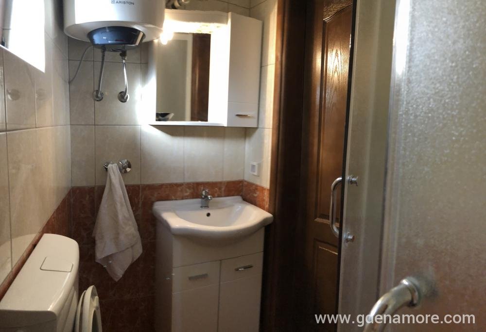 Privatan smeštaj Apartman Milan u mestu Orahovac, Crna Gora | Gde Na ...