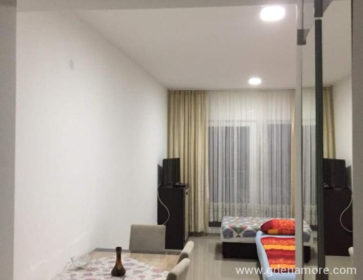 5B182FD5-A9FE-4F94-9493-652CAC516886