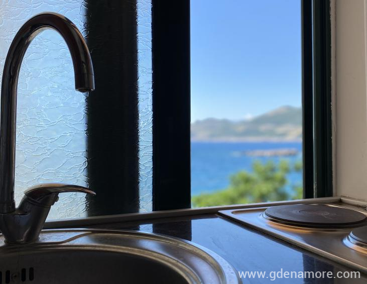 DDBB2FF7-ABDE-4C59-BFDB-64EBBCEAD6CD