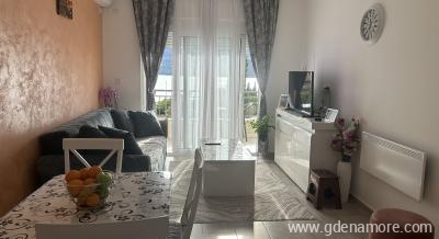 Sunrise, &epsilon;&nu;&omicron;&iota;&kappa;&iota;&alpha;&zeta;ό&mu;&epsilon;&nu;&alpha; &delta;&omega;&mu;ά&tau;&iota;&alpha; &sigma;&tau;&omicron; &mu;έ&rho;&omicron;&sigmaf; Djenović, Montenegro