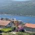 Dvosodan stan , &epsilon;&nu;&omicron;&iota;&kappa;&iota;&alpha;&zeta;ό&mu;&epsilon;&nu;&alpha; &delta;&omega;&mu;ά&tau;&iota;&alpha; &sigma;&tau;&omicron; &mu;έ&rho;&omicron;&sigmaf; Kumbor, Montenegro - IMG_1254