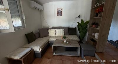 Cozy Home , alloggi privati a Budva, Montenegro