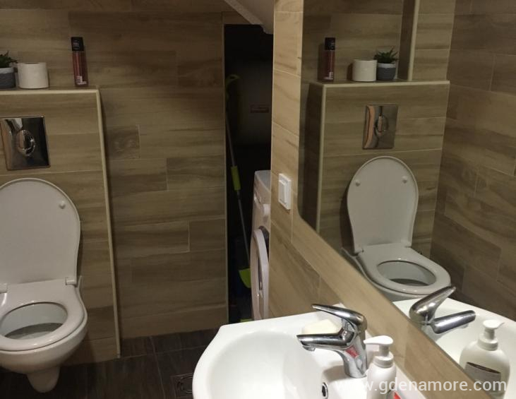 628B2E9D-C9CC-4F82-9F06-02A311A0DA14