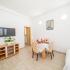 Appartamenti Dragojevic, Apartman br. 6, alloggi privati a Obala bogisici, Montenegro - l_CF02gA