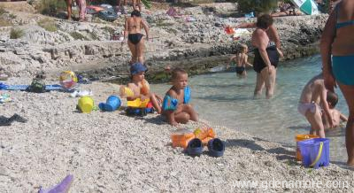 Apartmaji Meri, zasebne nastanitve v mestu Okrug Gornji, Hrva&scaron;ka