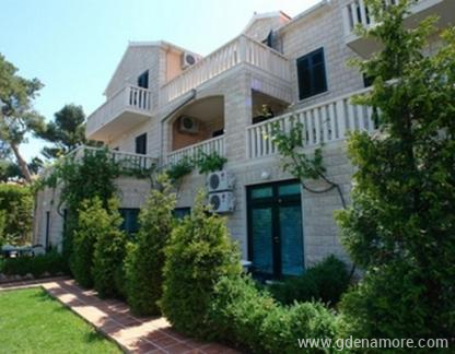 Apartamentos Santic, alojamiento privado en Postira, Croacia - Kuca 001