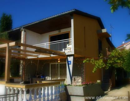 Apartamentos Adri&aacute;n, alojamiento privado en Krk, Croacia - Apartmani Adrian