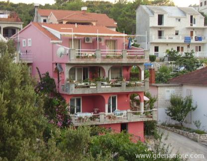 Apartamentos 'M&iacute;a', alojamiento privado en Korčula, Croacia