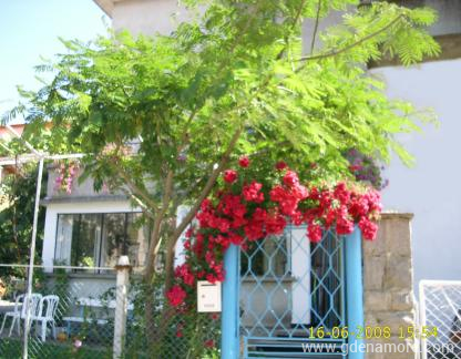 K&amp;S Stoyanovi, &epsilon;&nu;&omicron;&iota;&kappa;&iota;&alpha;&zeta;ό&mu;&epsilon;&nu;&alpha; &delta;&omega;&mu;ά&tau;&iota;&alpha; &sigma;&tau;&omicron; &mu;έ&rho;&omicron;&sigmaf; Chernomorets, Bulgaria - K&amp;S Stoyanovi