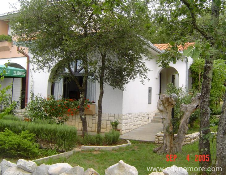 Kuća sa 4 apartmana