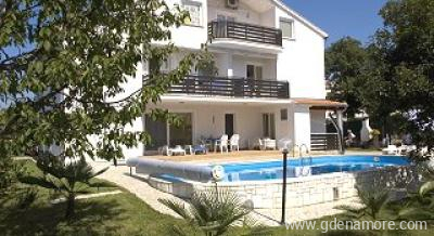 Appartamenti-villa Marinela, alloggi privati a Poreč, Croazia