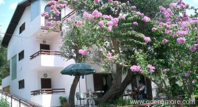 Apartamentos Vila Filipovic, alojamiento privado en Živogo&scaron;će, Croacia