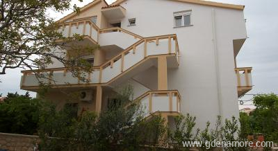 Apartment Junakovic, private accommodation in city Novalja, Croatia