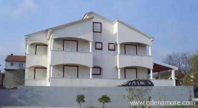 APARTAMENTOS BELLA, alojamiento privado en Ugljan, Croacia