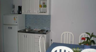 HAUS VON SOL, Privatunterkunft im Ort Suko&scaron;an, Kroatien