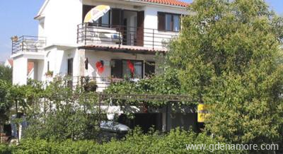 Appartamenti VIKTOR, alloggi privati a Rogoznica, Croazia