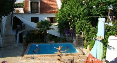 Appartamenti Dvor Maraca, alloggi privati a Tisno, Croazia